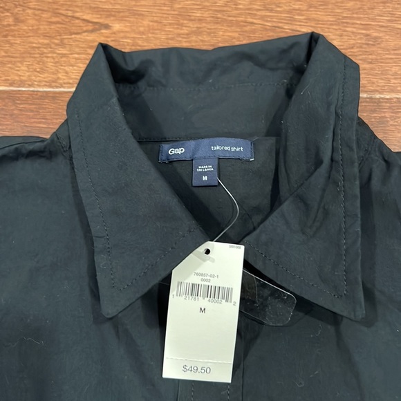 Gap tailored women’s shirt. Black size medium. - Picture 3 of 3